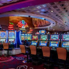 Live Casino dengan dealer profesional dan game interaktif